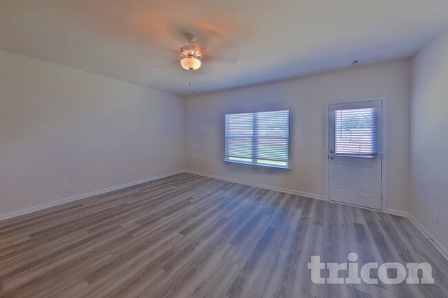Building Photo - 1004 Claas Wy
