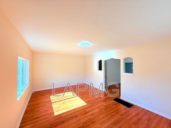 Foto del edificio - 714-716 El Centro Street