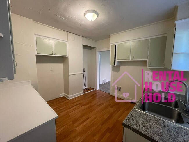 Foto del edificio - 5065-5067 Linsdale St. - SW 07/16