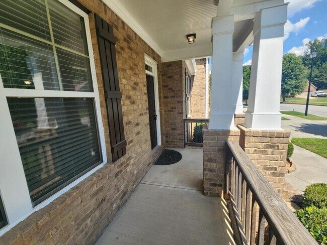 Building Photo - 2740 Blake Towers Ln