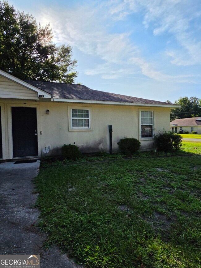 Building Photo - 403 S Ashley St