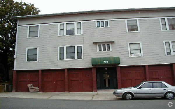 Building Photo - 700 Talbart St