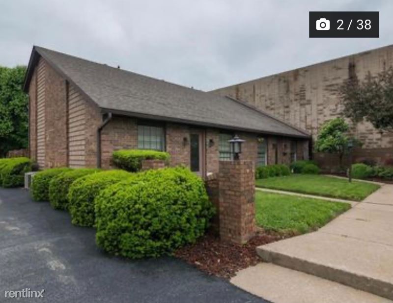Building Photo - 4 br, 4 bath Townhome - 3 n crest street