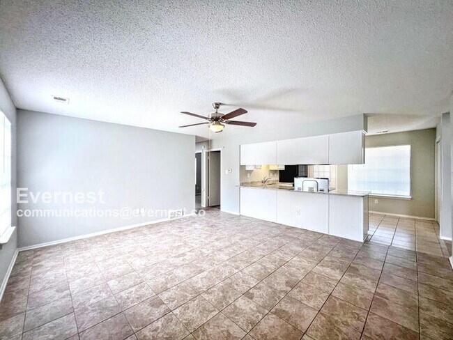 Building Photo - 3455 Castle Dr