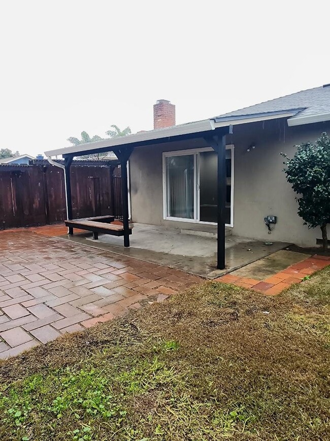 Building Photo - 917 Huntington Dr