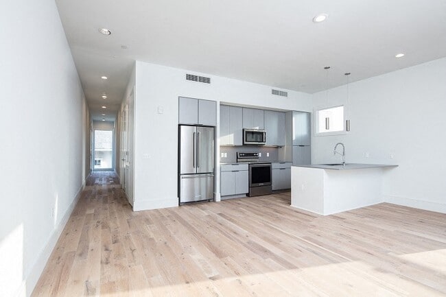 Building Photo - 1530 Felicity