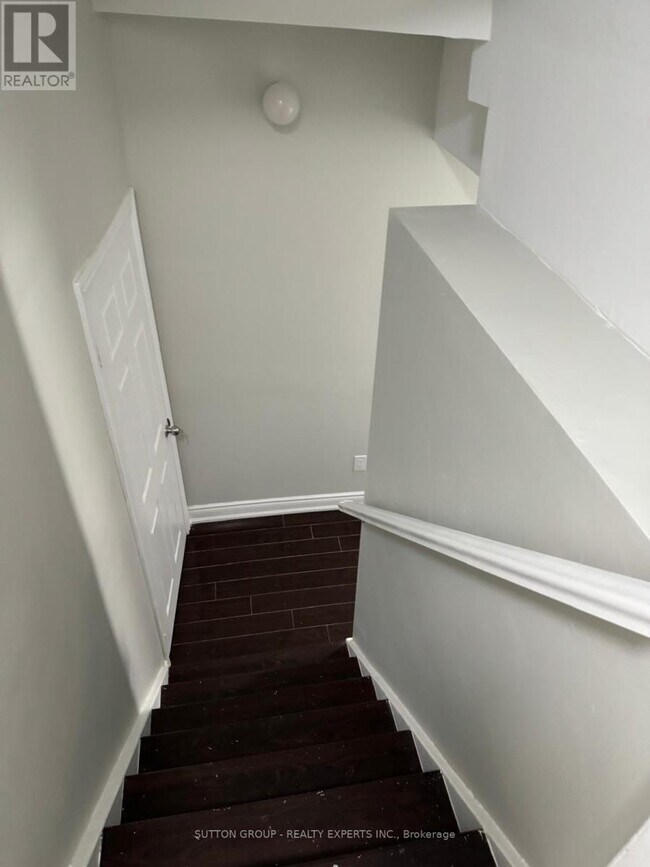 Building Photo - 66 Leacrest St