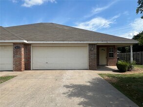 Building Photo - 1132 Remington Dr
