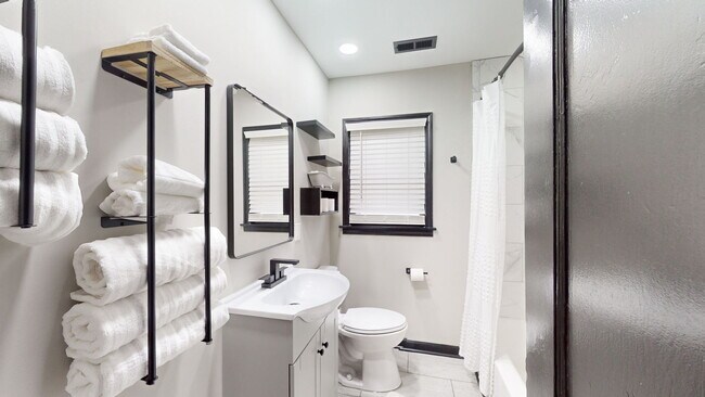 Foto del edificio - 4409 Gatewood Ave