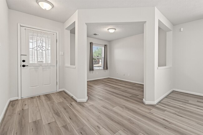 Building Photo - 7554 Appleberry Dr