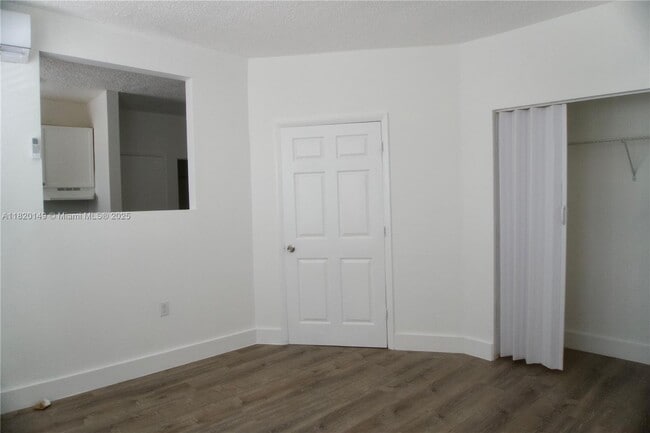 Building Photo - 501 SW 6th Ct