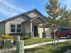 Building Photo - 1758 NE Janice Way