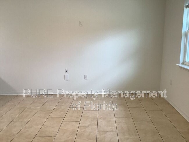 Building Photo - 339 NE Sanchez Ave