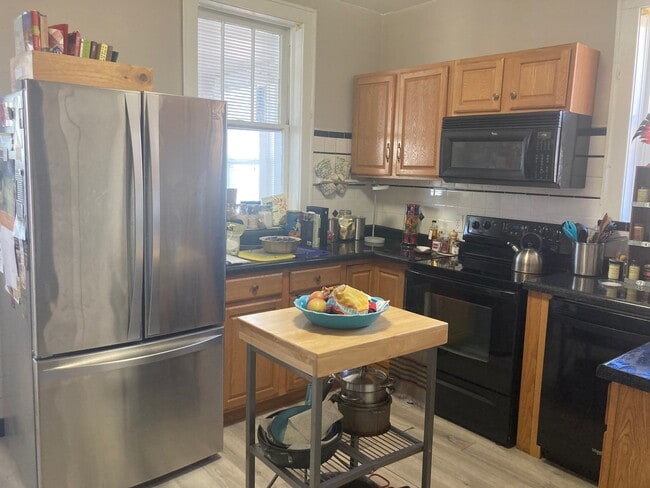 Kitchen - 7137 Tulane Ave