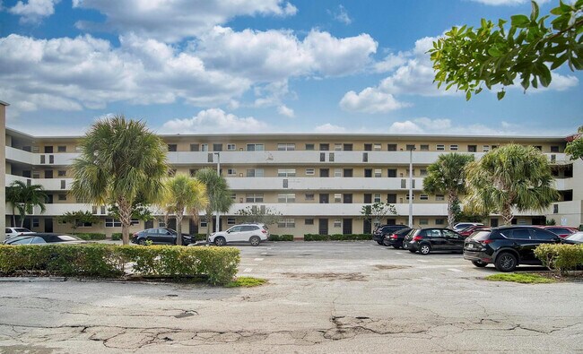 Foto del edificio - 1690 NE 191st St