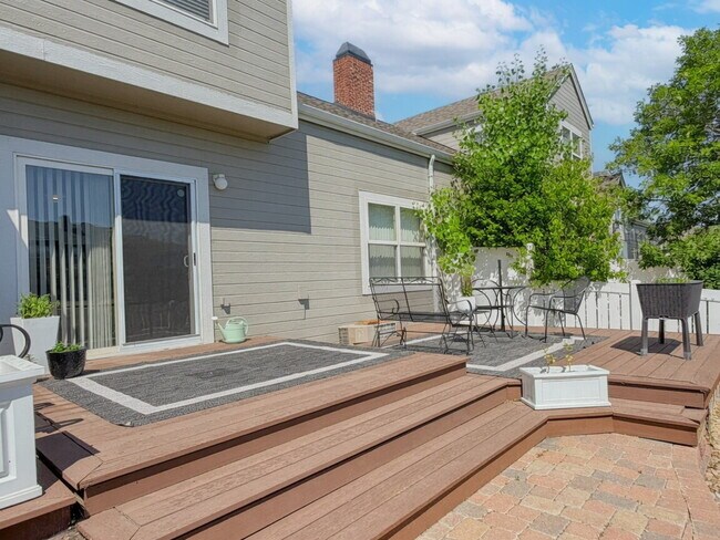 Foto del edificio - Lakeside 3 Bed/2.5 Bath Townhome in Gateway Community! Quiet, Scenic Living in The Heart Of Denver!