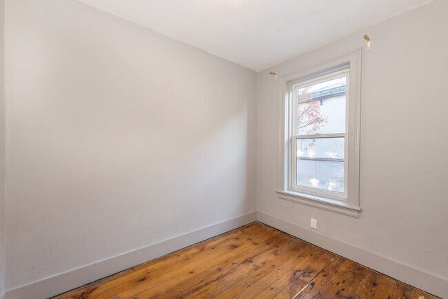 Bed 1 - 334 2nd St