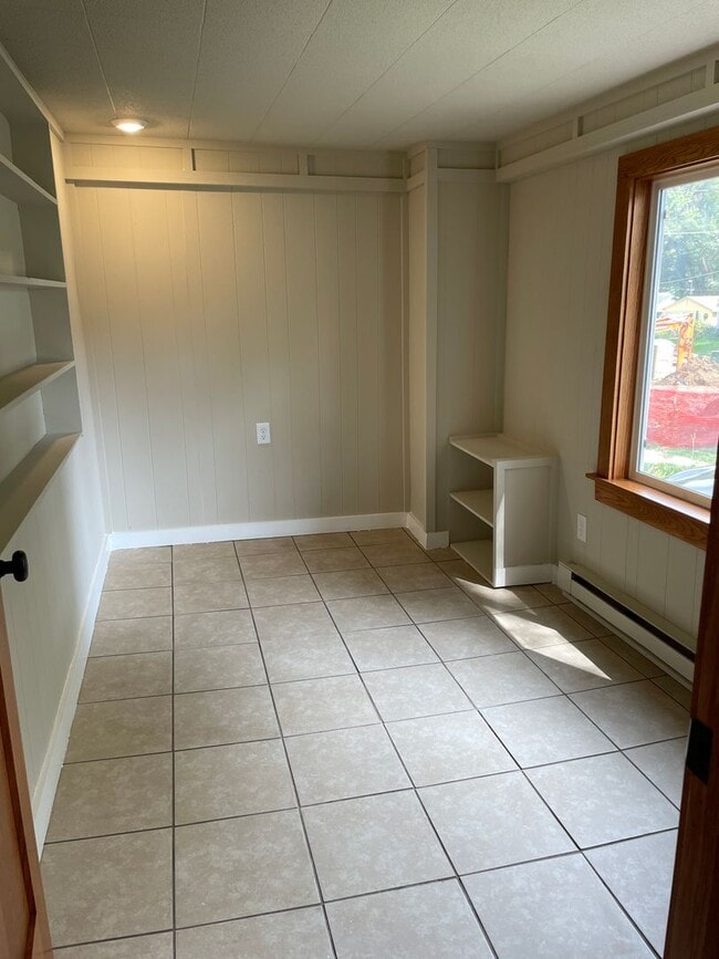 Building Photo - Remodeled 3 Bedroom , 1 Bath Home!