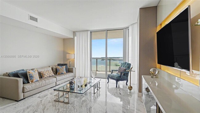 Foto del edificio - 1300 Brickell Bay Dr