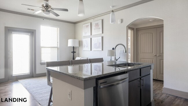 Building Photo - 12500 Shadowglen Trce