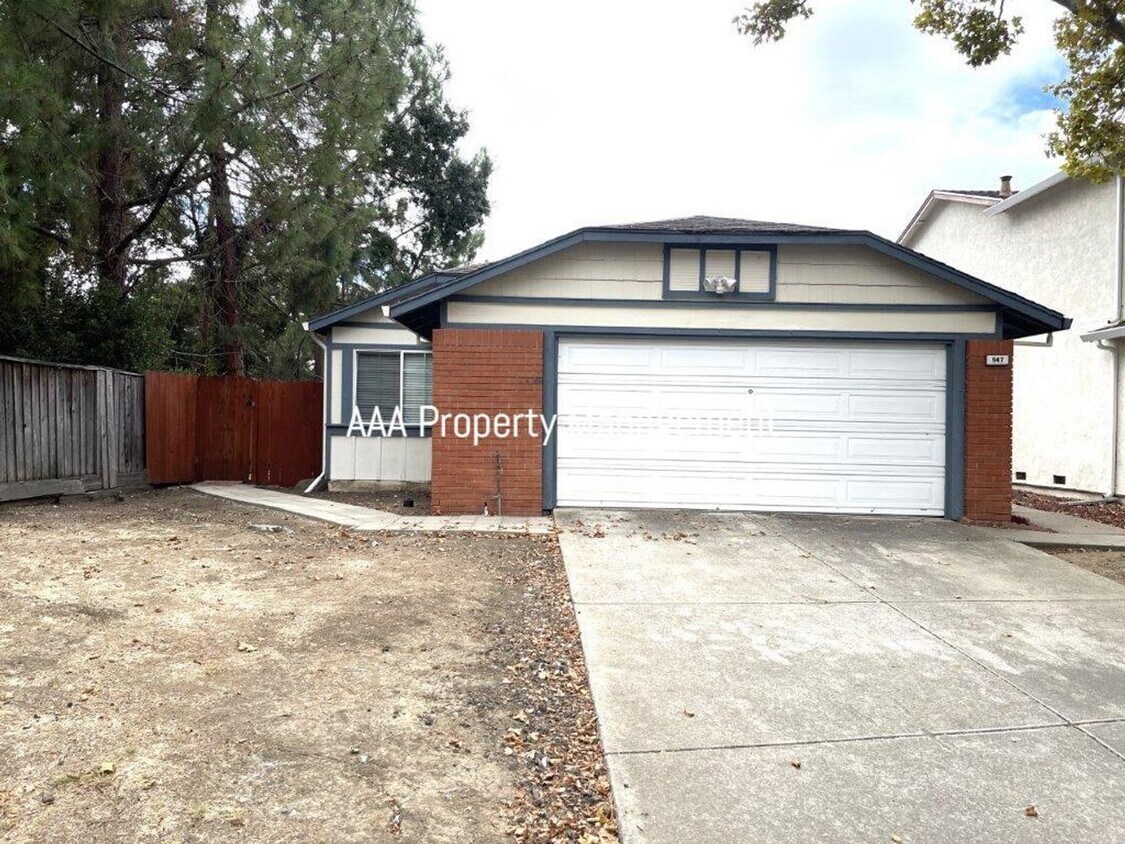 Primary Photo - Concord 3 bedroom 2 bathroom single family...