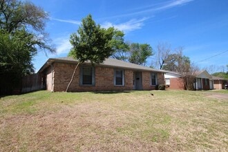Building Photo - 3211 S Donnybrook Ave