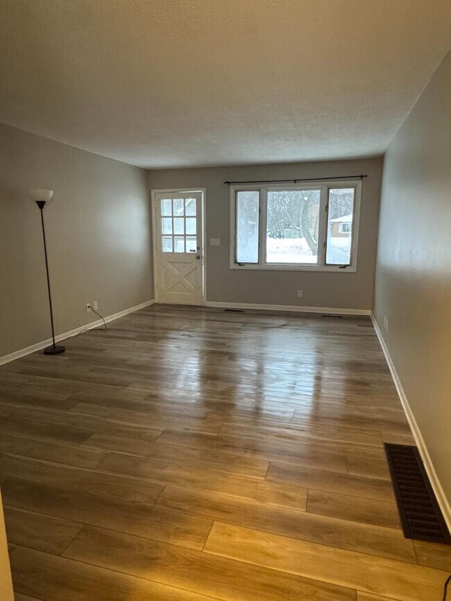 Foto del edificio - 5111 Cleveland Ave