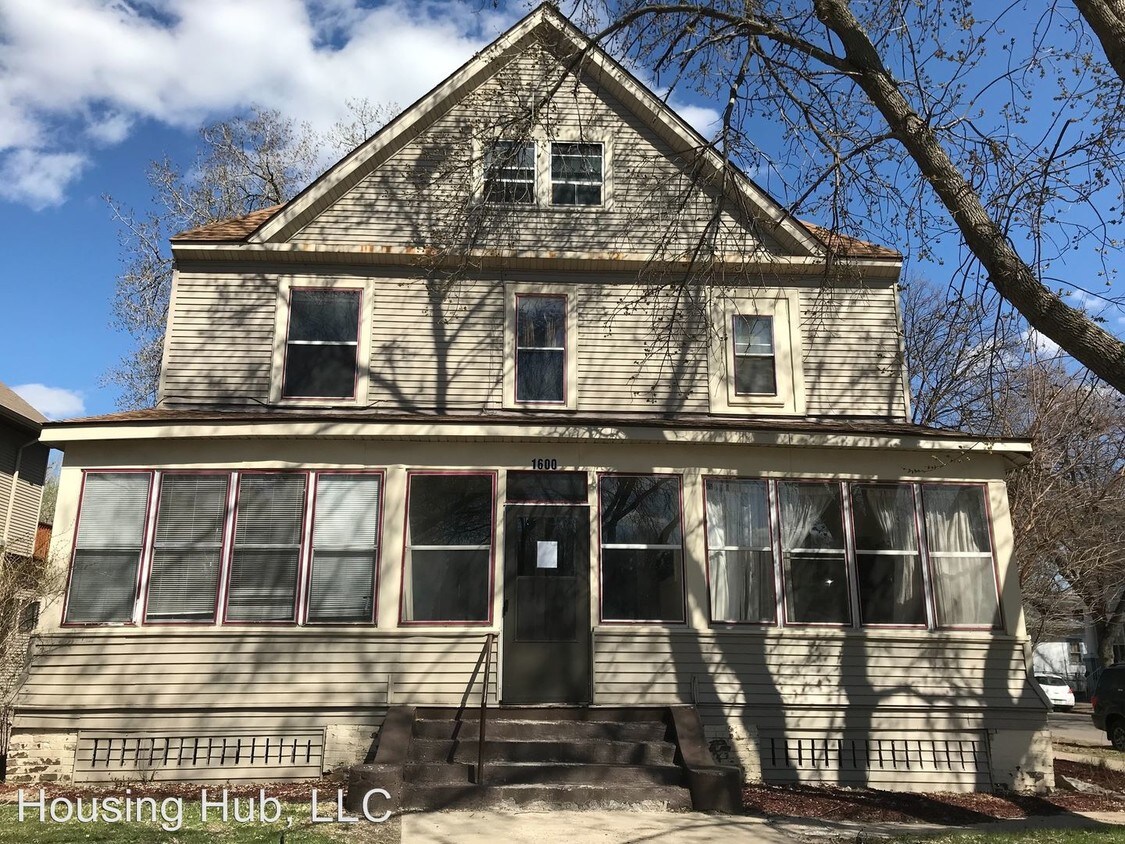 Primary Photo - 1600 Emerson Ave N