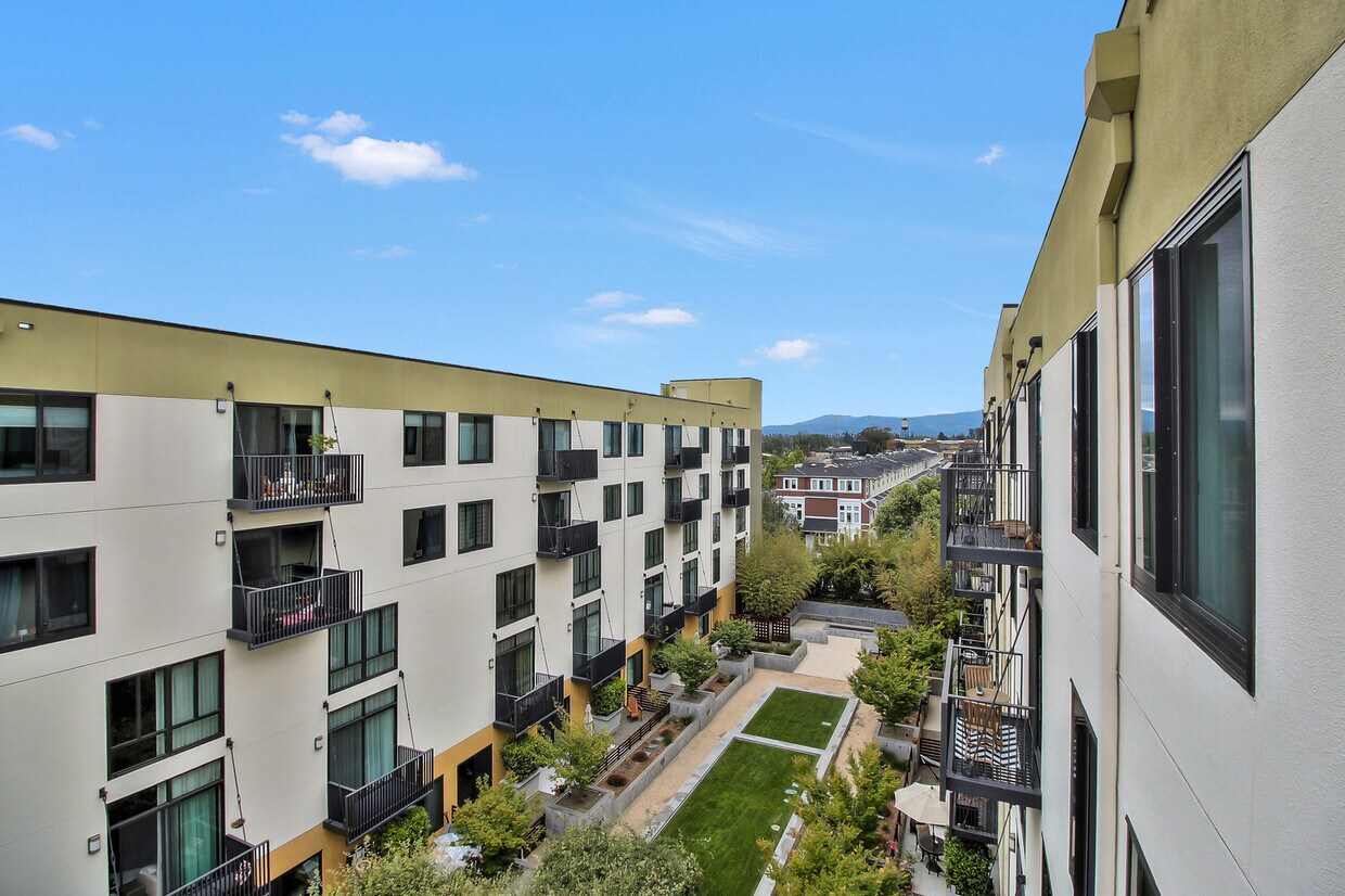 Primary Photo - Top-Floor 2 Bedroom Condo For Rent At Plan...