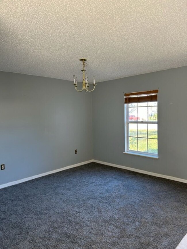 Building Photo - 4 Bedroom 2 1/2 bath home  NO PETS