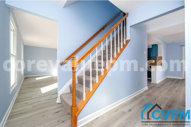 Foto del edificio - 7884 Huguenot Ct