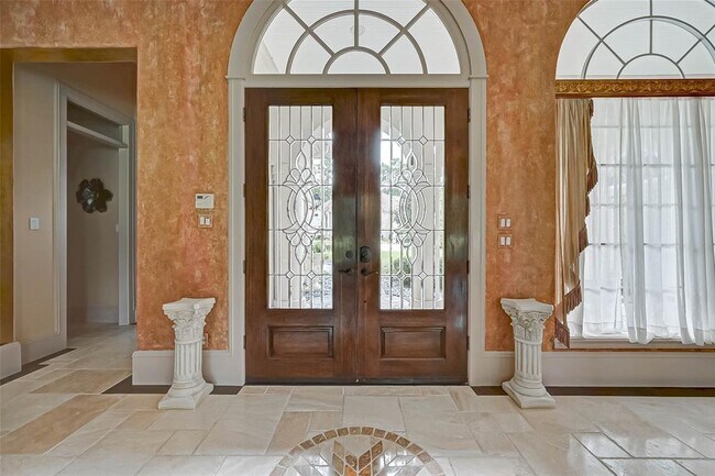 Foto del edificio - 16810 Southern Oaks Dr