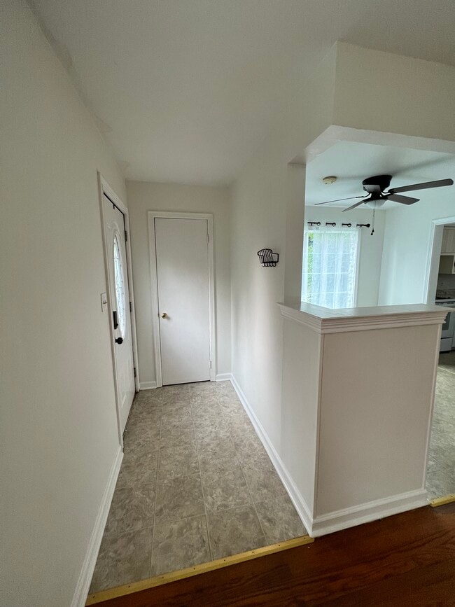 Front Entry - 401 S Center St