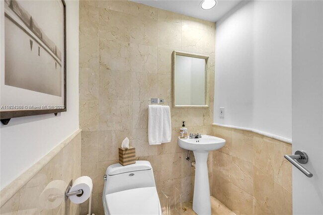 Foto del edificio - 1000 South Pointe Dr