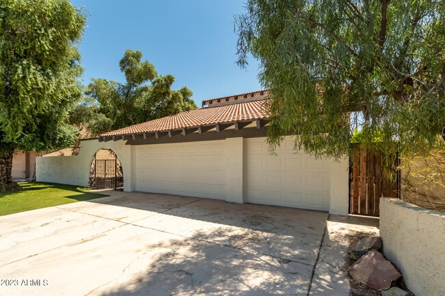 Building Photo - 1337 E Northshore Dr