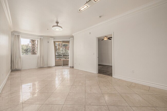 Building Photo - Meridian Guard Gated 2 Bedroom Condo over looking pool!