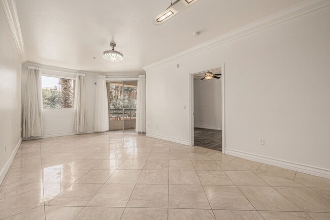 Foto del edificio - Meridian Guard Gated 2 Bedroom Condo over looking pool!