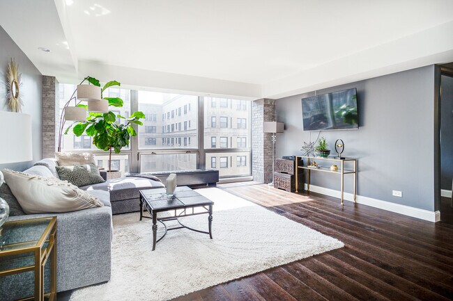 Foto del edificio - 2400 N Lakeview Ave
