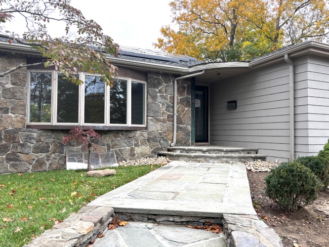 Building Photo - 338 Langley Rd