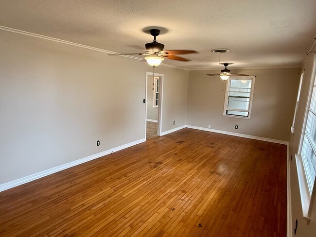 Building Photo - 909 President Ave