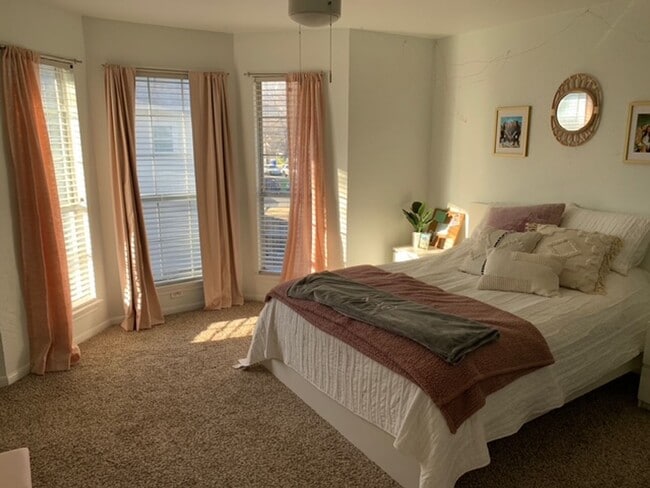 Building Photo - Updated Baylor Furnished Condo