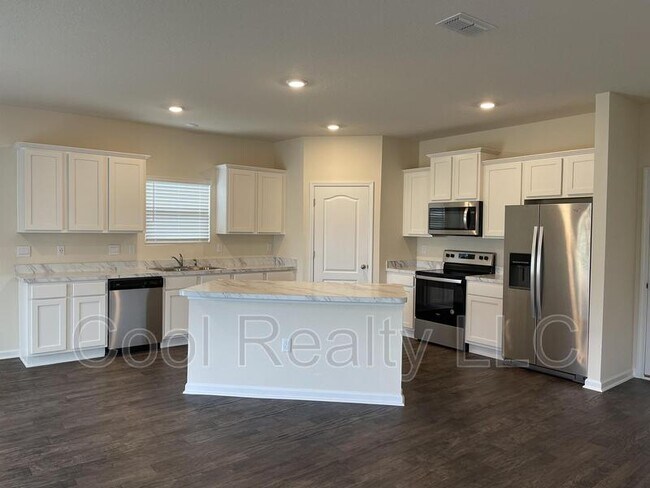 Building Photo - 2555 Oak Strm Dr