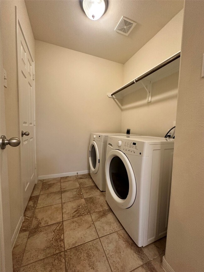 Building Photo - 6042 Wesley Manor Ct