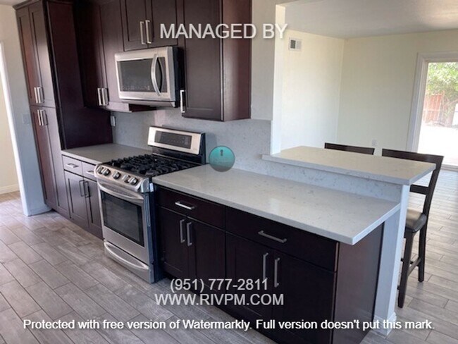 Foto del edificio - Great commuter location, coming soon!