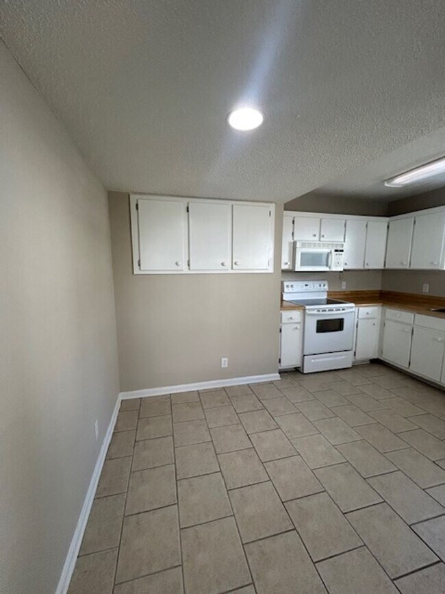 Foto del edificio - 803 W Island Square Dr