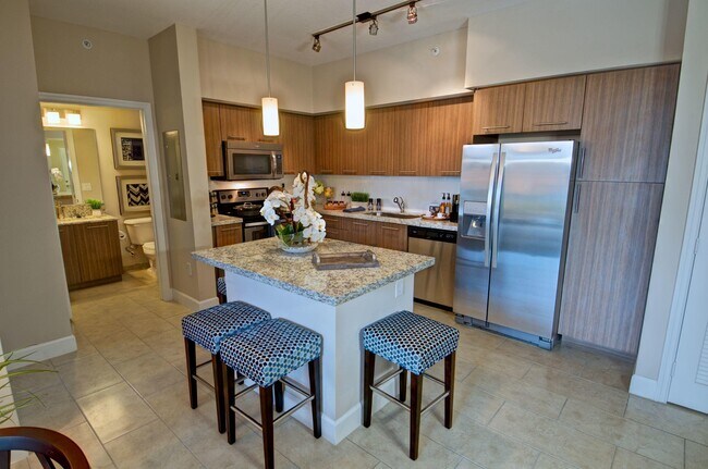 Foto del edificio - 16804 SW 137th Ave