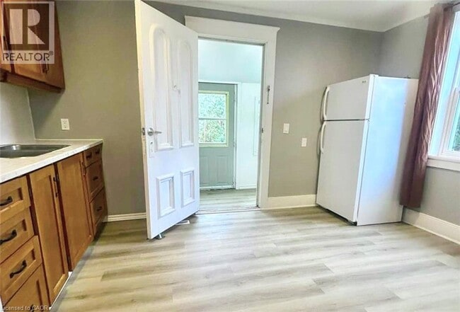 Building Photo - 33 Bute St