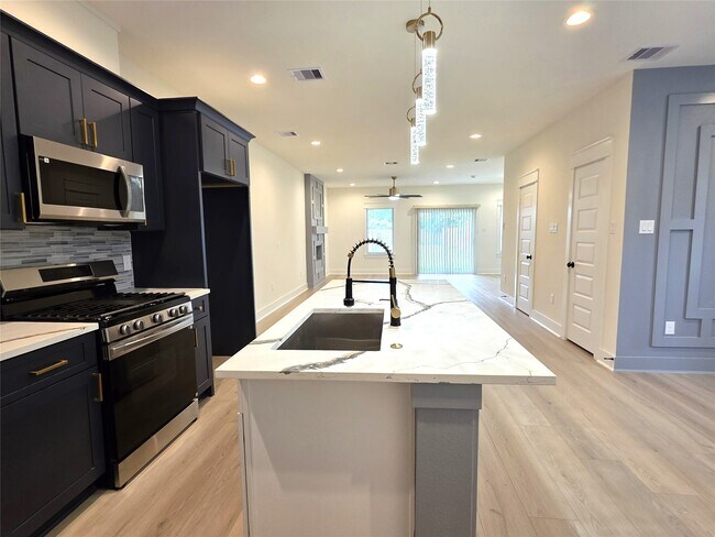 Foto del edificio - 19539 Dunbar Ave