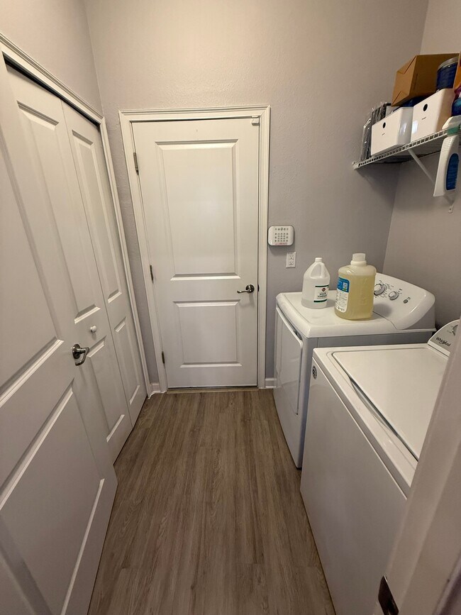 Building Photo - 3542 Fairwaters Ct