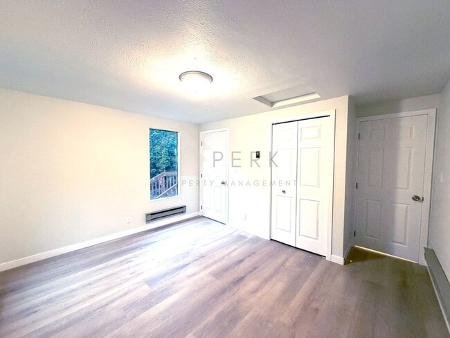 Building Photo - Cozy Oak Bay Retreat: Bright 1 Bedroom With Wood Stove and Private Deck